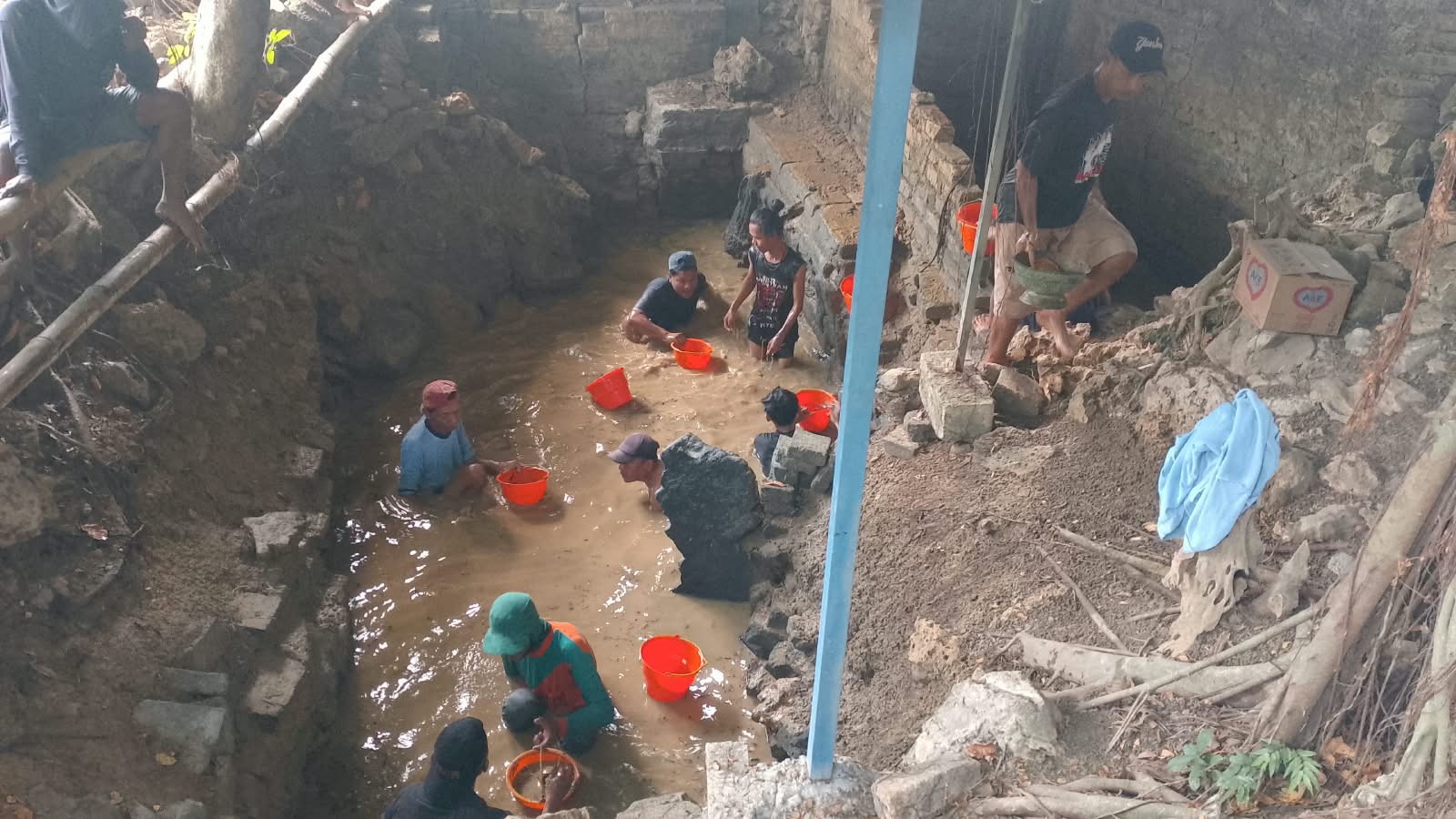 Dekah Bumi Resik Sumber Pemandian Air Hangat Mbrumbung